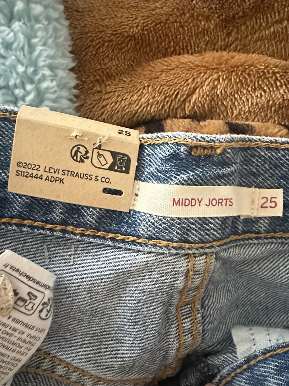 Levi's Middy Jort Women's Mid-Rise Jeans - Medium Blue Denim 25